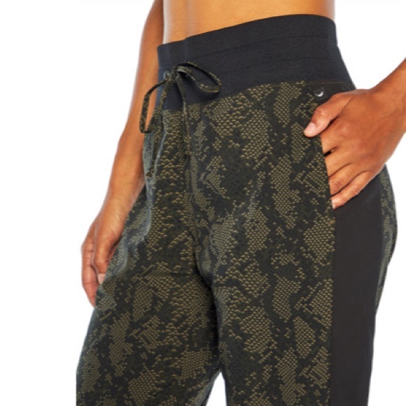 NWT Jessica Simpson Desert Snake High-Rise Woven Side Pockets Joggers Olive S - Picture 4 of 13